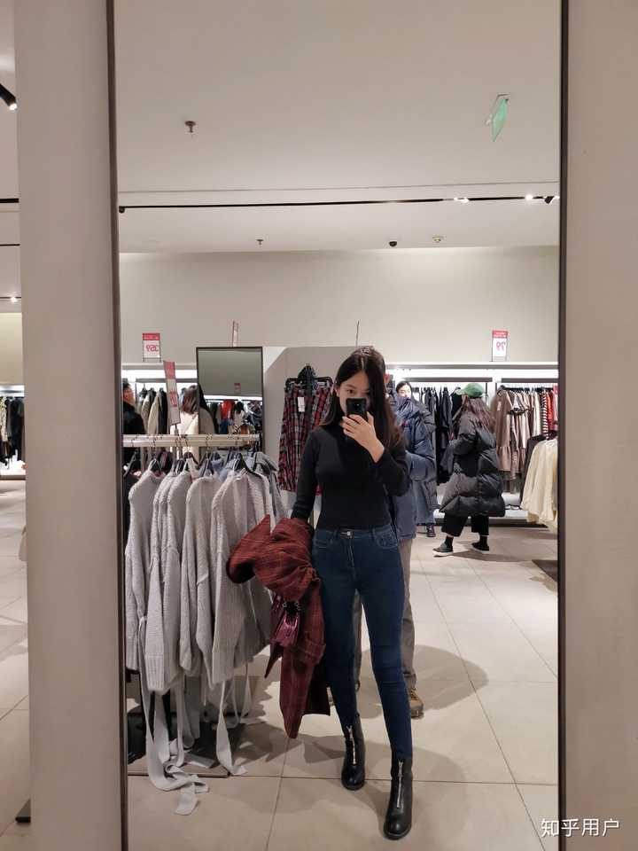 这个时候113斤啊!觉得肚子好胖,屁股也很大!