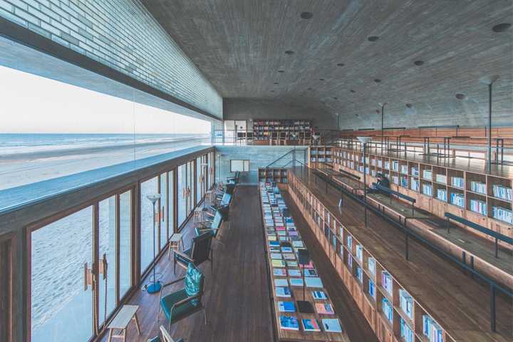 参观秦皇岛「中国最孤独的图书馆」是怎样的体验?