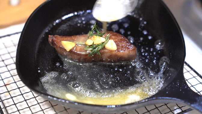 煎牛排时大火黄油会糊怎么办