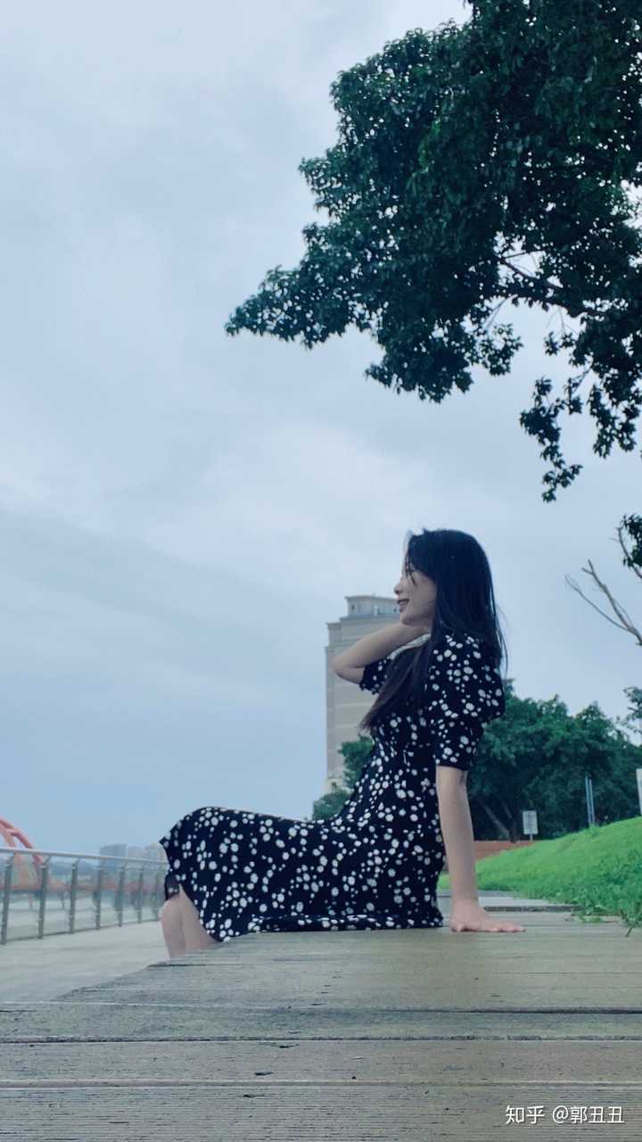 不喜欢带自拍杆和三脚架的小姐姐是如何拍出好看的照片的