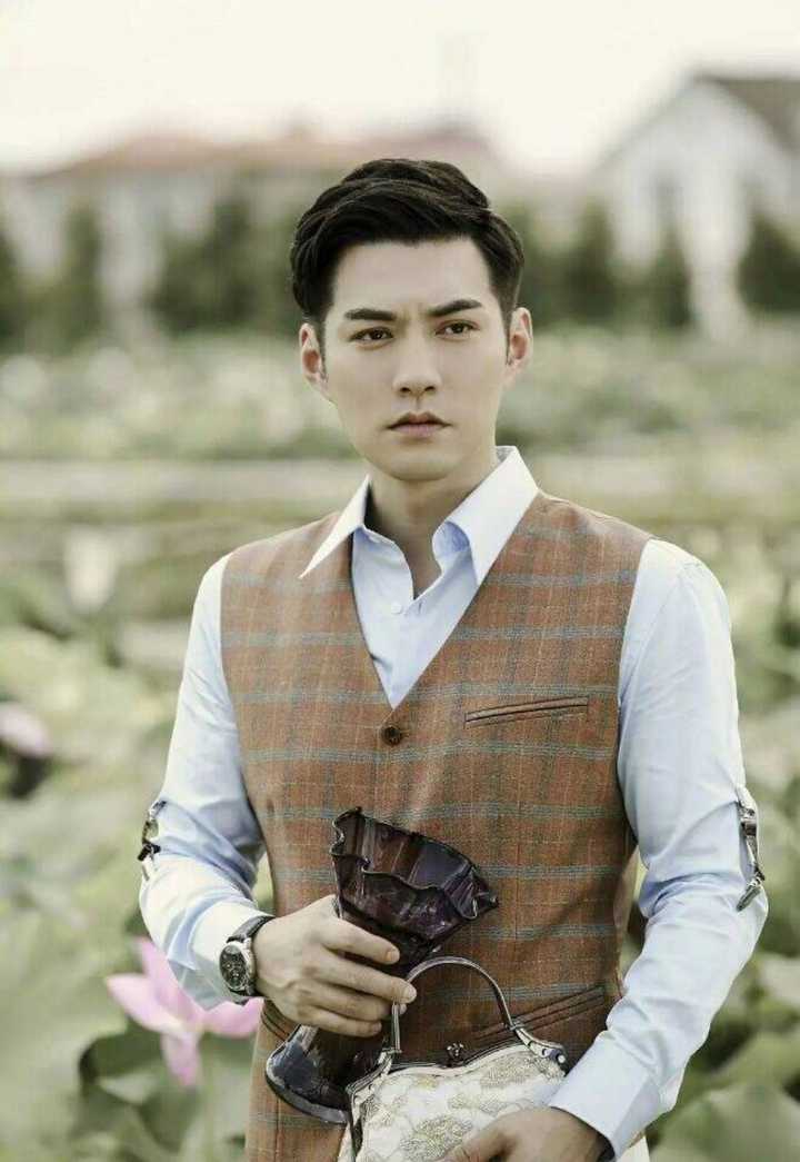 在你眼中,东亚男人长相的巅峰是谁?