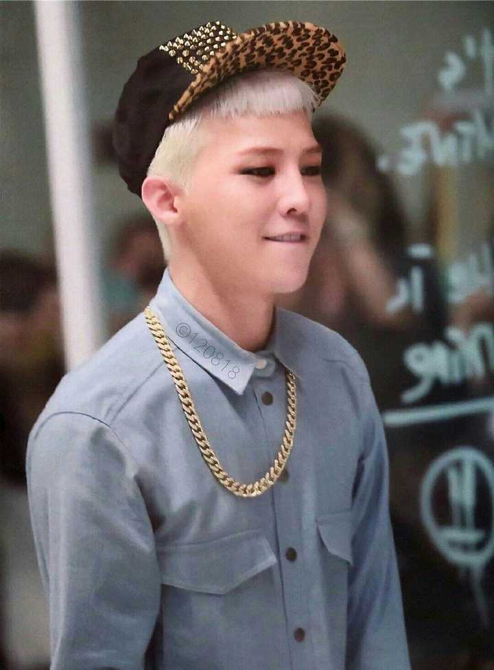 大家有没有权志龙好看的照片,我要收集,可以做壁纸的那种?