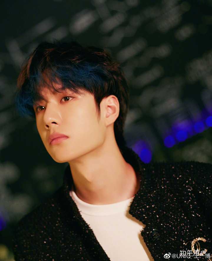 蛮喜欢王一博的~] 感觉他的鼻子应该动过… 先来一张一博在微博上的图