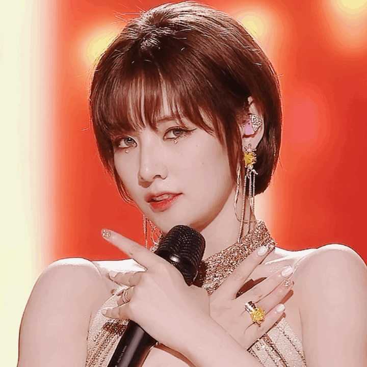 如何评价the 9和硬糖少女303的颜值?