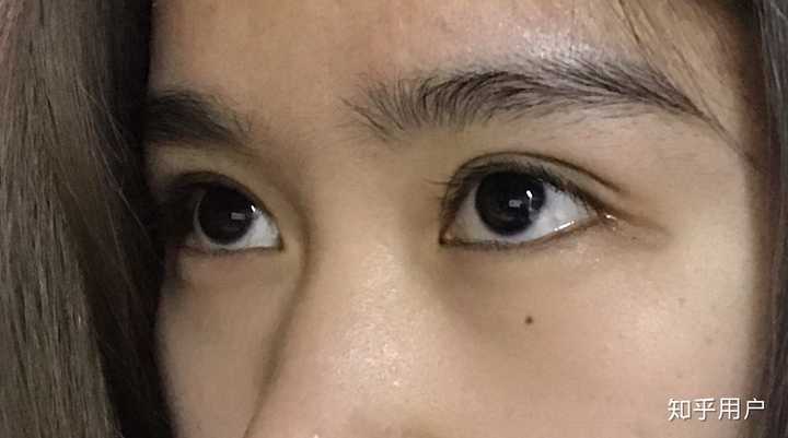 眼睛自带眼线和眼影是什么体验?