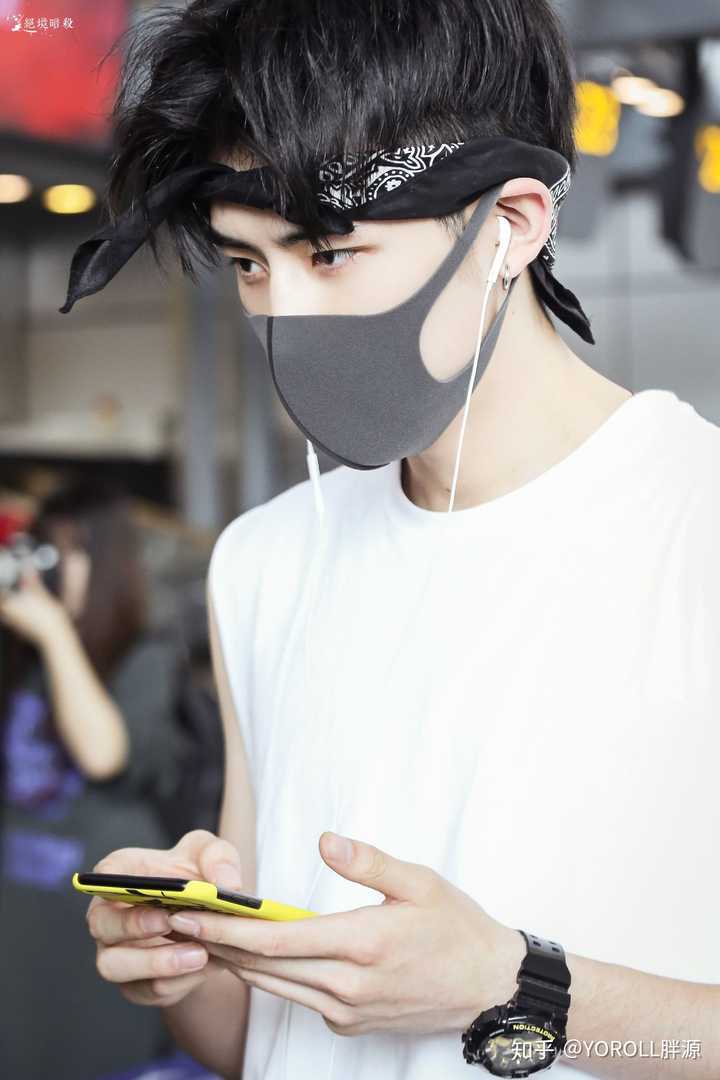 太帅了太帅了 绝美侧颜 帅哥的纹身都好好看哦t t 用脸杀人本豪