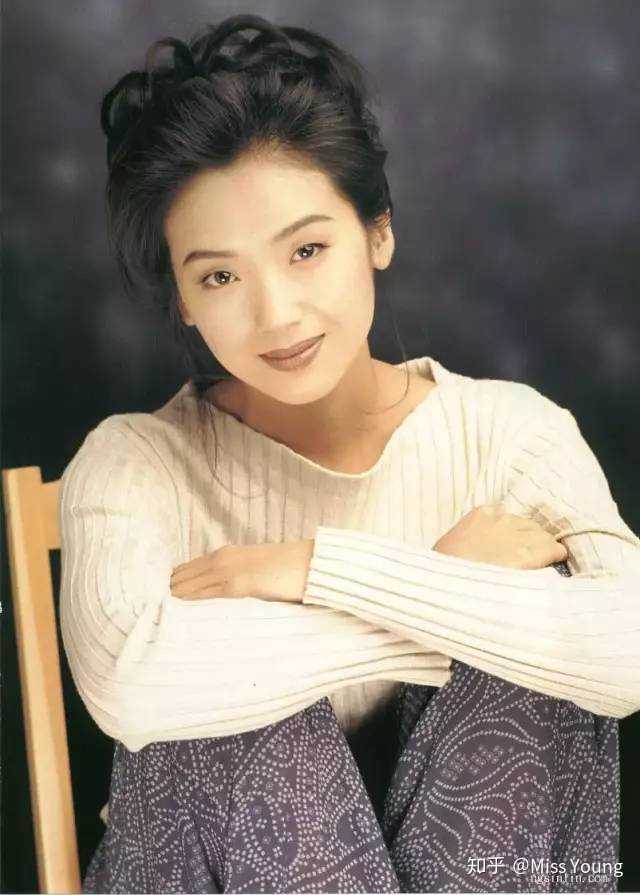 她们不是胜在惊艳,而是胜在气质氛围,这种更玄妙,更难复制的部分.