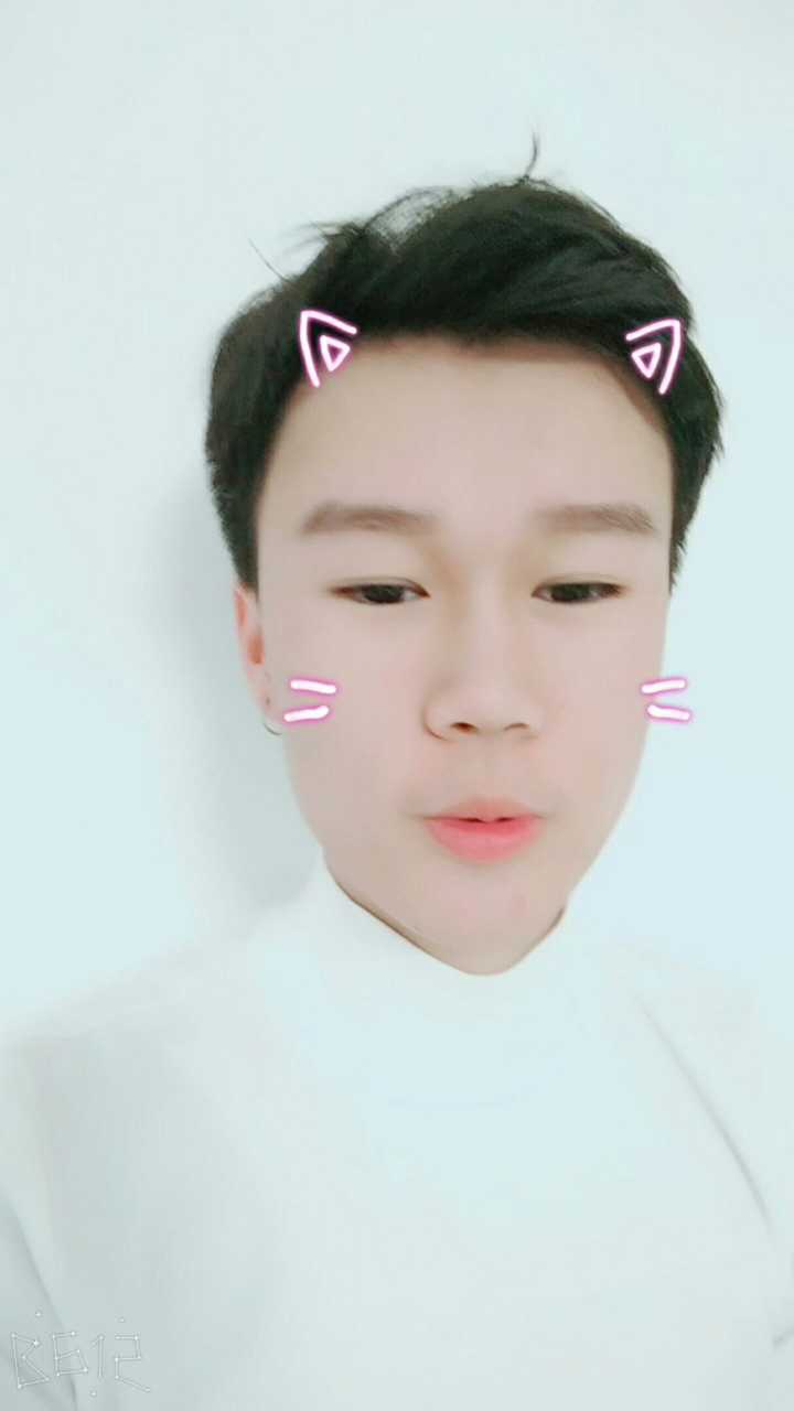 头小脸小适合怎样的发型啊,有图呦,大家帮我推荐一下吧,谢谢思密达?