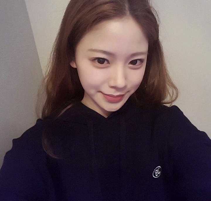 看到评论里面那么多女性发自拍.