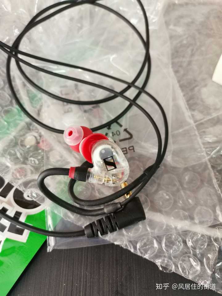 一开始听高频有点刺,而且有的歌有齿音.