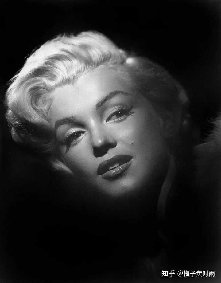 求一些玛丽莲·梦露(marilyn monroe)年轻时的美照?