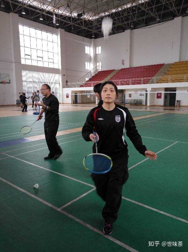 羽毛球颠球练习