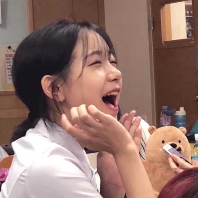 有没有笑的很甜很可爱的照片适合做女生头像?