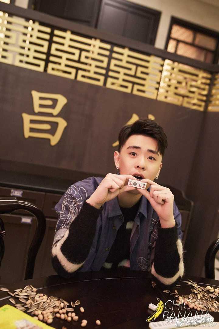 请问谁有德云社或者张云雷比较少见的照片?