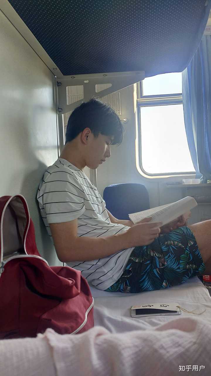 有哪些不知名的男生照片让你念念不忘,想知道他名字? - 知乎