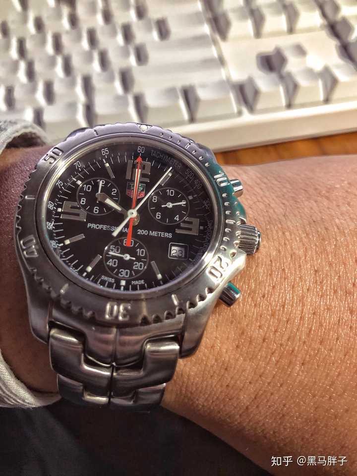 谍影重重1里面伯恩戴的手表是豪雅哪一款?多少钱?