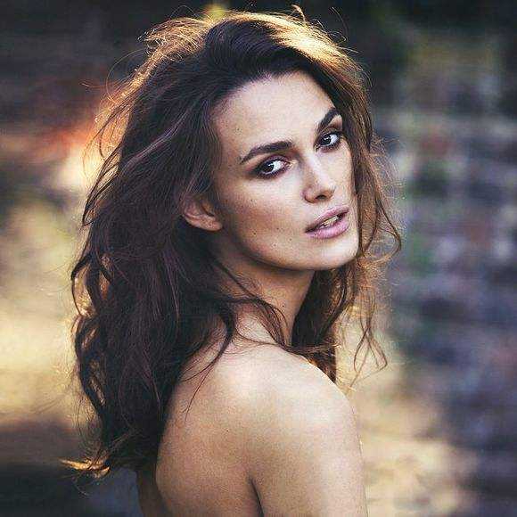 英伦玫瑰keira knightley因为方脸的独特气质,出演了很多刚毅果敢的