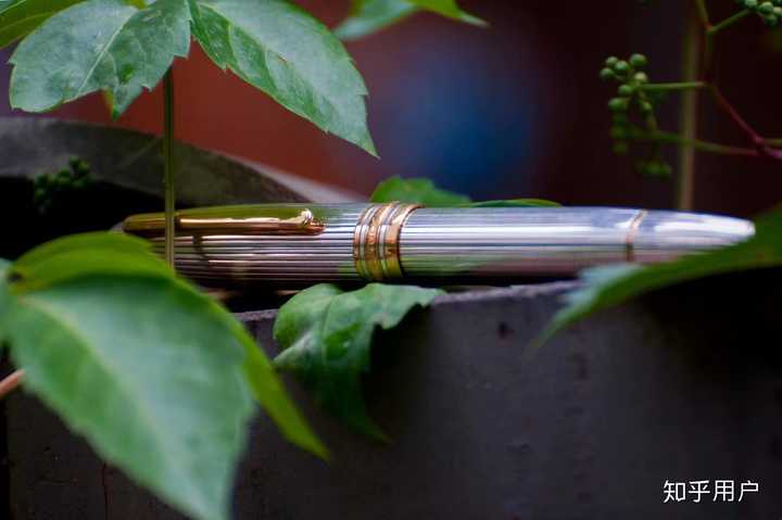 拍摄钢笔这类物品的时候应该如何构图?