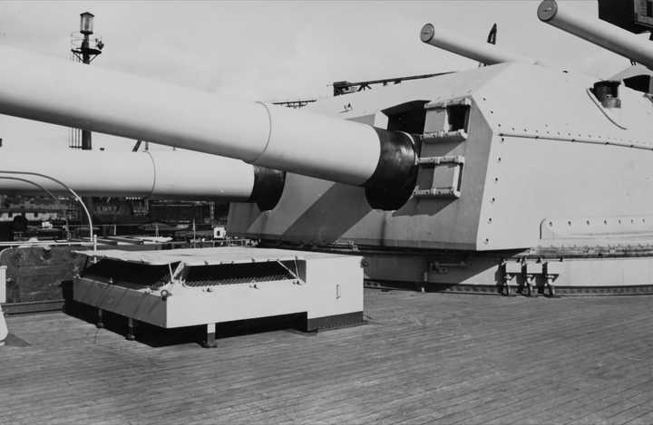 二战133mm高平两用舰炮图片