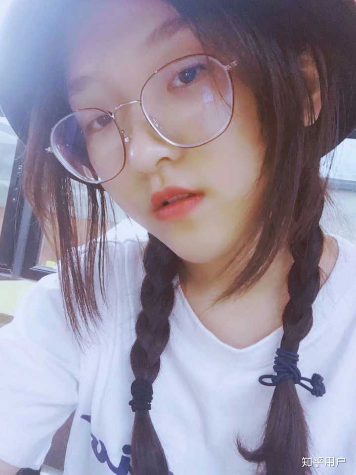 这张照片有涂口红  16岁(忽视我的发量好嘛 请放过我