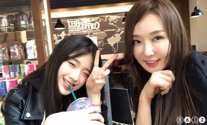 身材火辣,和女儿同框似姐妹,别人猜不出年龄是一种什么体验?