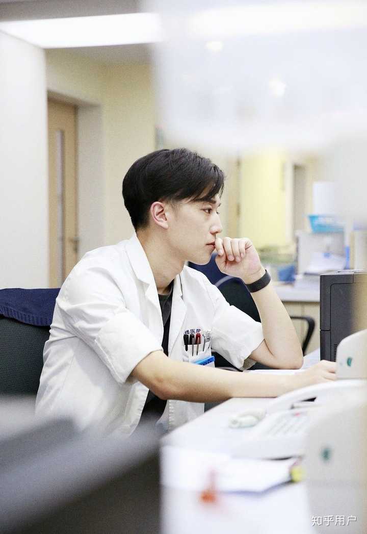 患者是不是会很容易喜欢上医生?如果是,为什么?