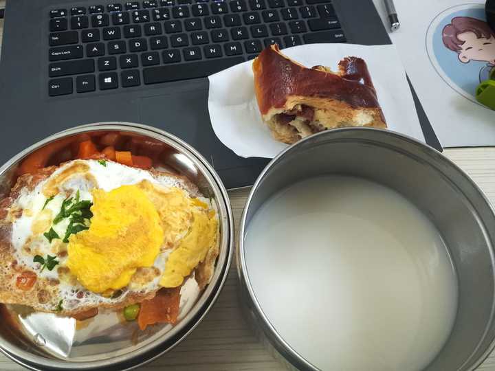 前三张是这里的早饭因为疫情原因只能自己带饭盒带回来在办公室吃饭