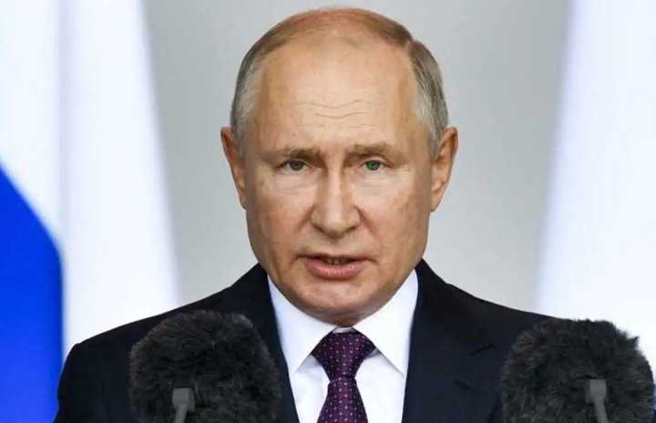 俄总统新闻秘书：不排除普京年底前视察新地区的可能性