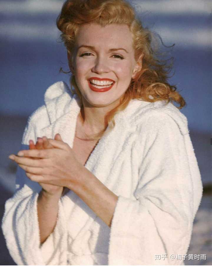 求一些玛丽莲·梦露(marilyn monroe)年轻时的美照?