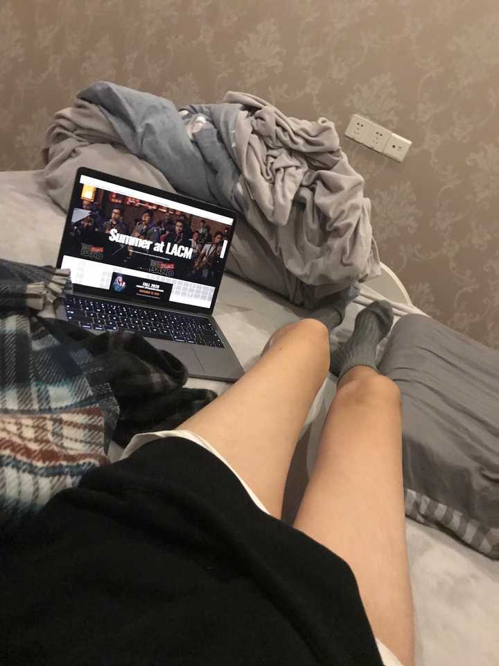 暗淡无光的几天后每天咬牙练习拄拐练习曲腿一切都在飞速地好转 生活