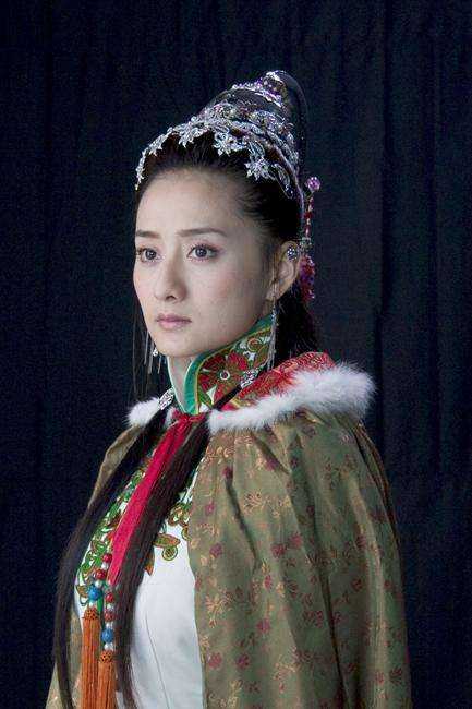 岳灵珊28岁31岁演太祖秘史，颜已经彻底残了，驾驭不了东哥这种绝色佳人了