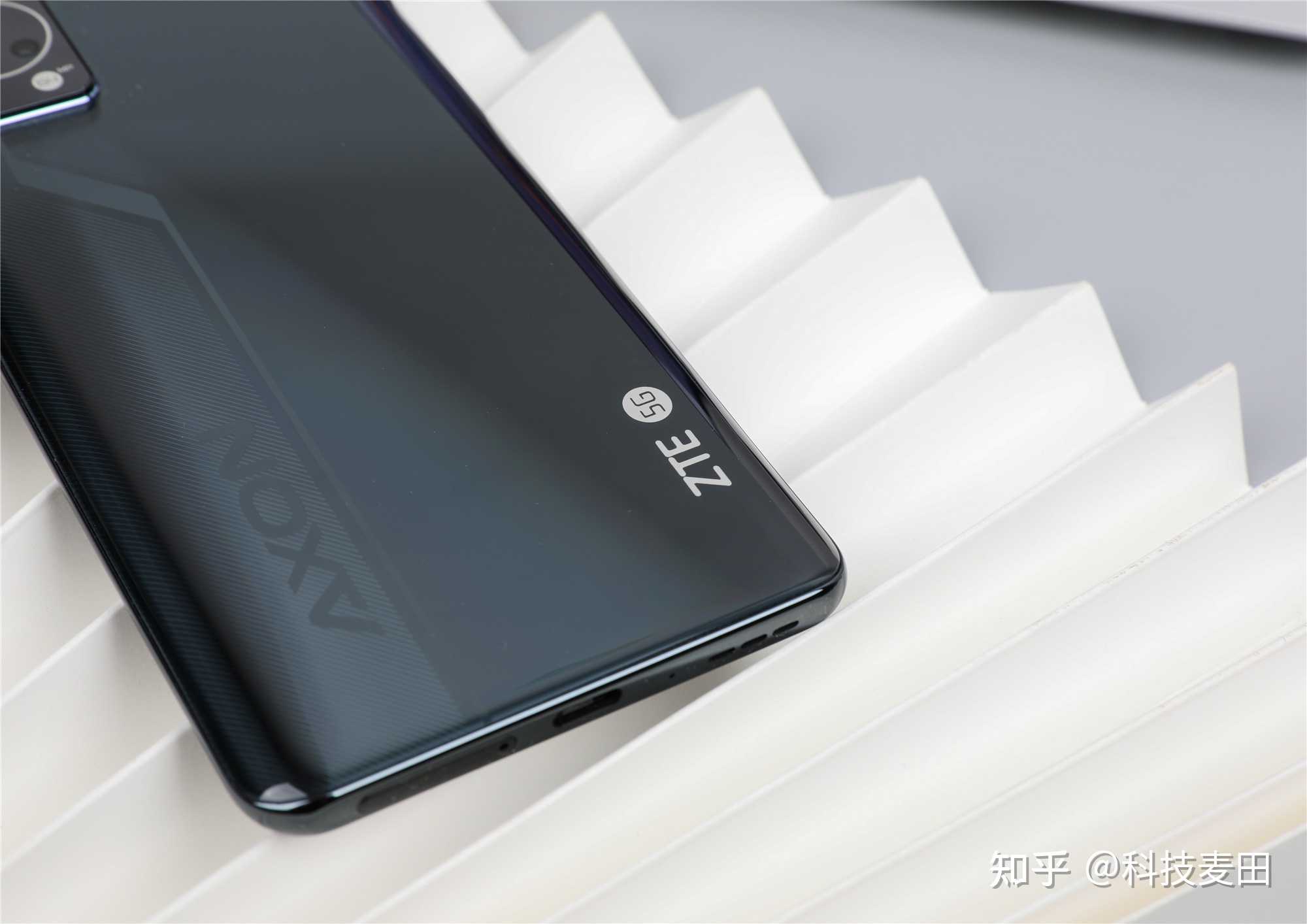 科技麦田 的想法: 入手中兴axon30,相比挖孔屏,刘海屏,水… - 知乎