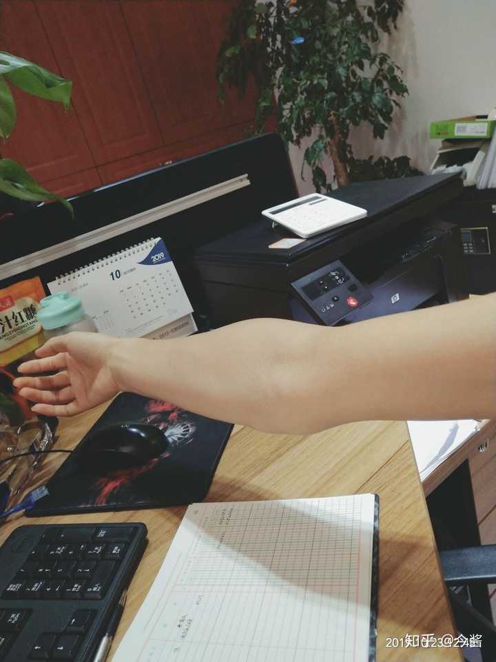 女生小臂粗,是肌肉型的,该怎么减啊?