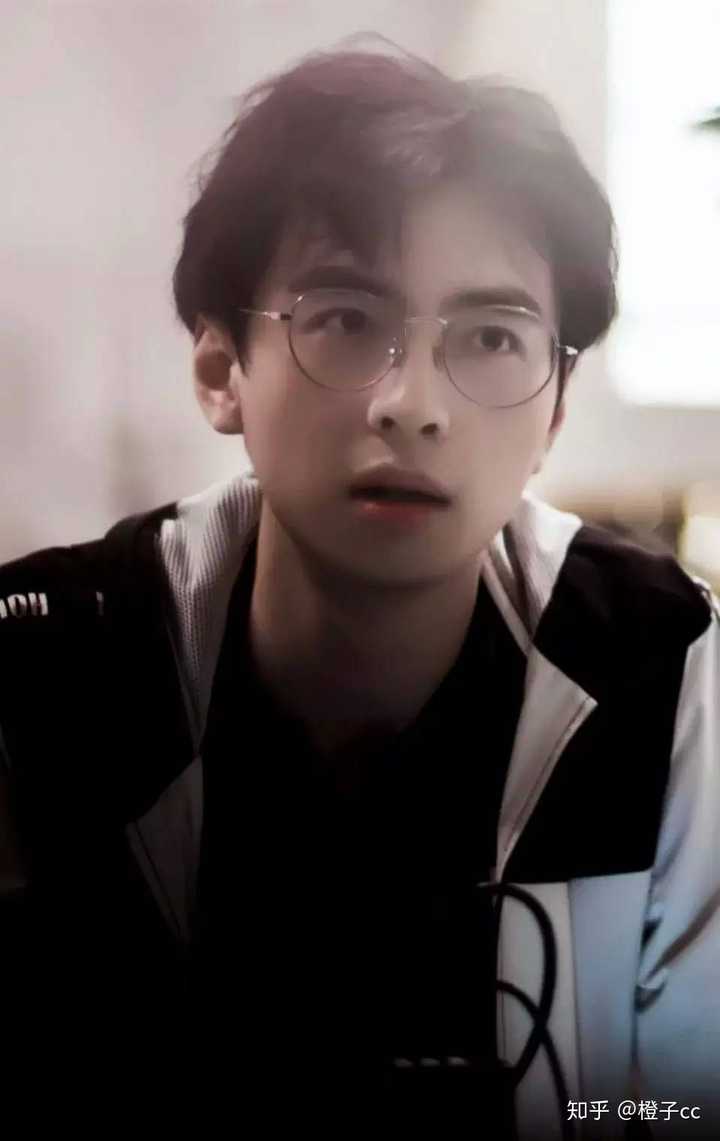 《明星大侦探》中为什么侦探助理小蒲最受欢迎?