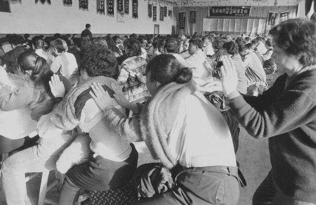 那不堪的十年过去后,我们还有很多人曾经沉迷于各种气功,香功,oo功,喝