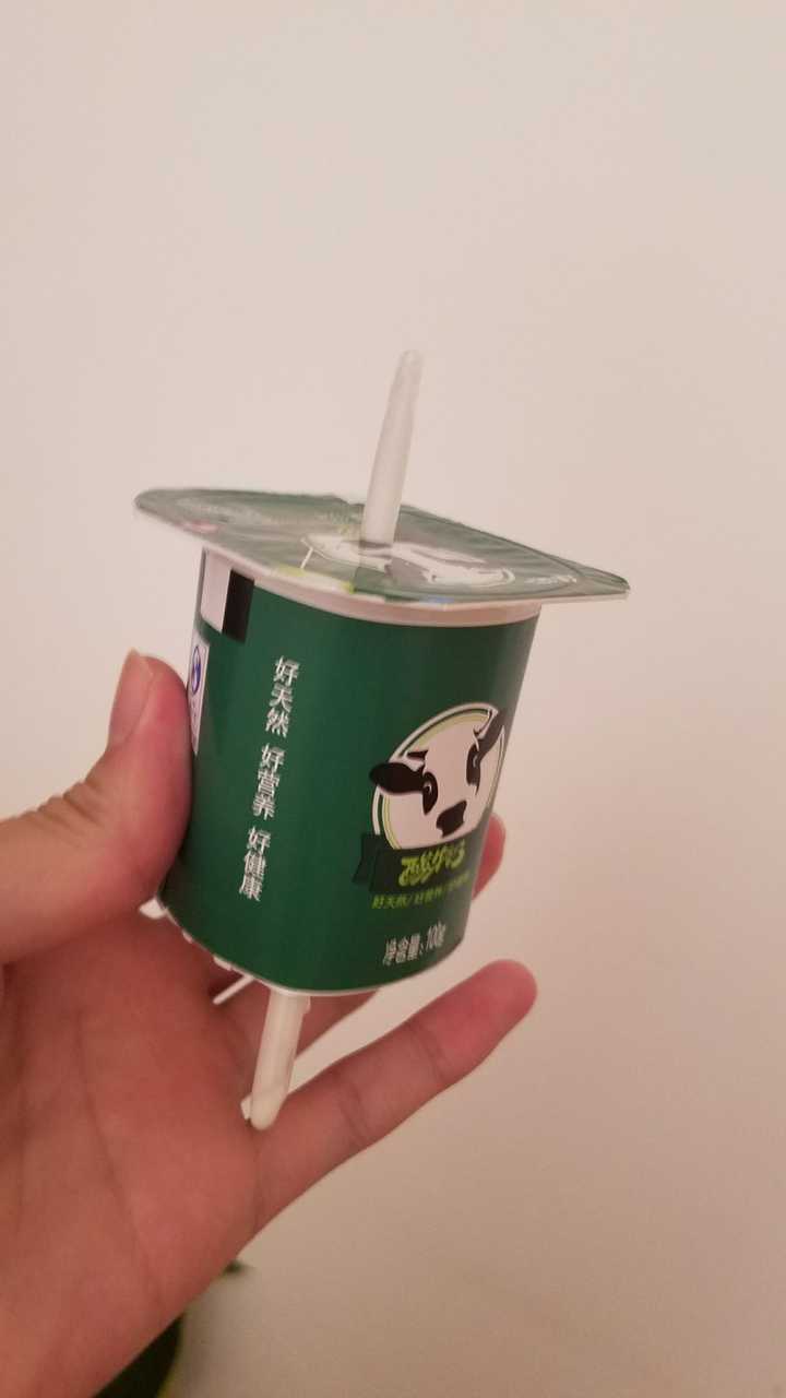 这是她喝酸奶时插的吸管 我真的没见过 真的.