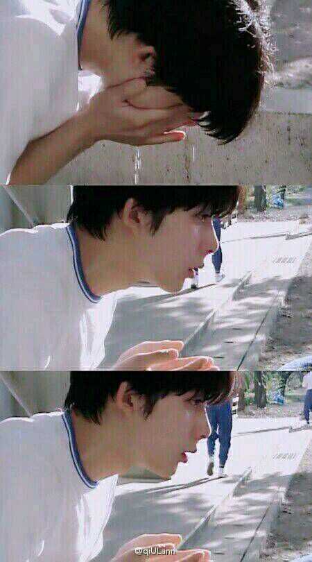 白线流里洗脸的这一幕简直了