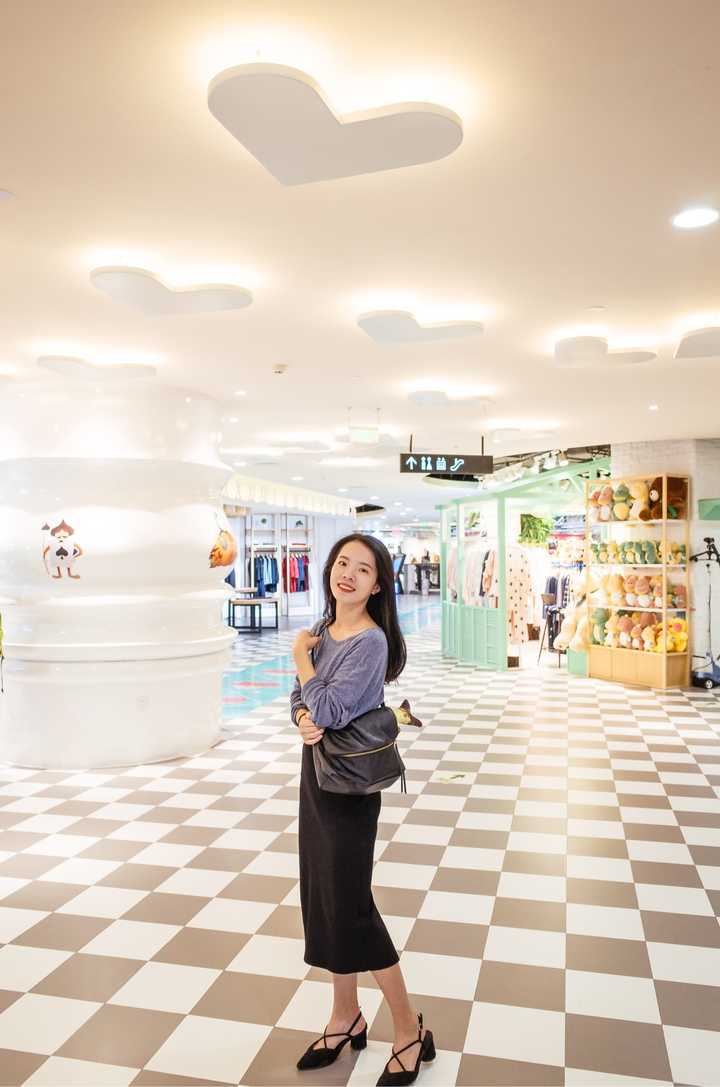 个子矮又比较瘦的女生怎么穿衣服?