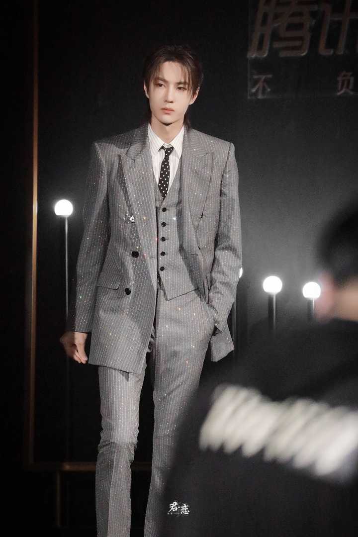 王一博有哪些很苏的照片?