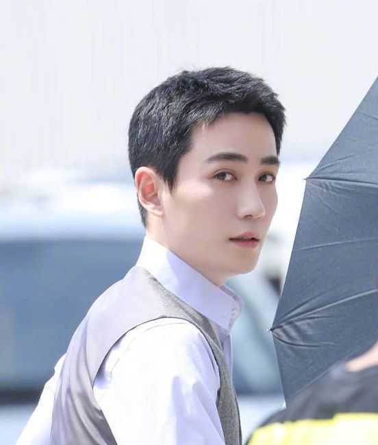 为什么朱一龙剪个寸头都能这么好看?