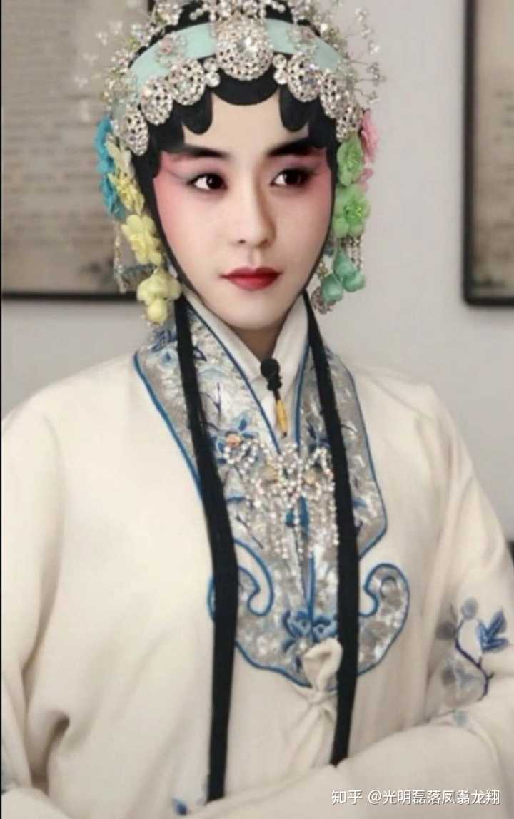 请问谁有德云社或者张云雷比较少见的照片?