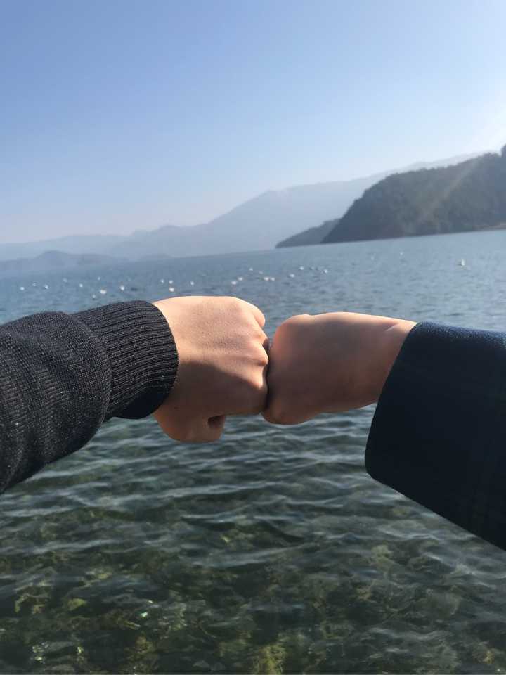 一起出去玩,在泸沽湖.温馨的很多吧,重要的不是照片,是当时的心情