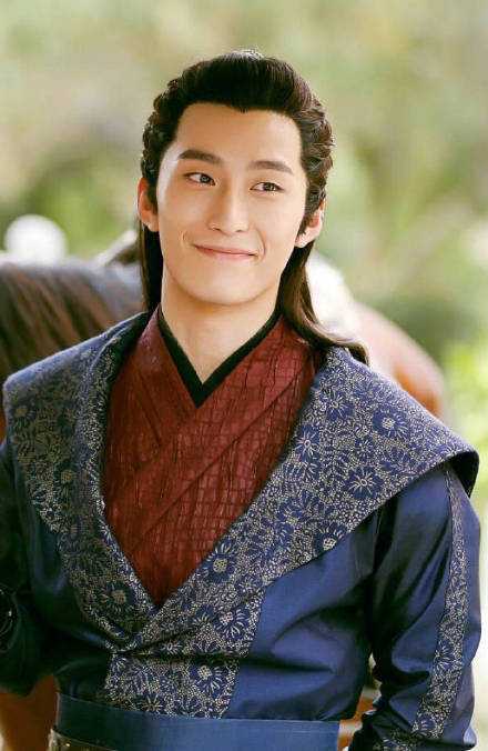 有哪些明星笑起来特别好看?