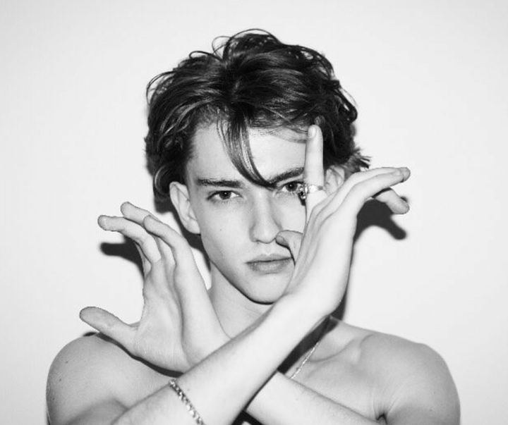 不快去关注他  最后再送上一系列美图(小哥哥也有微博@julian_mackay)