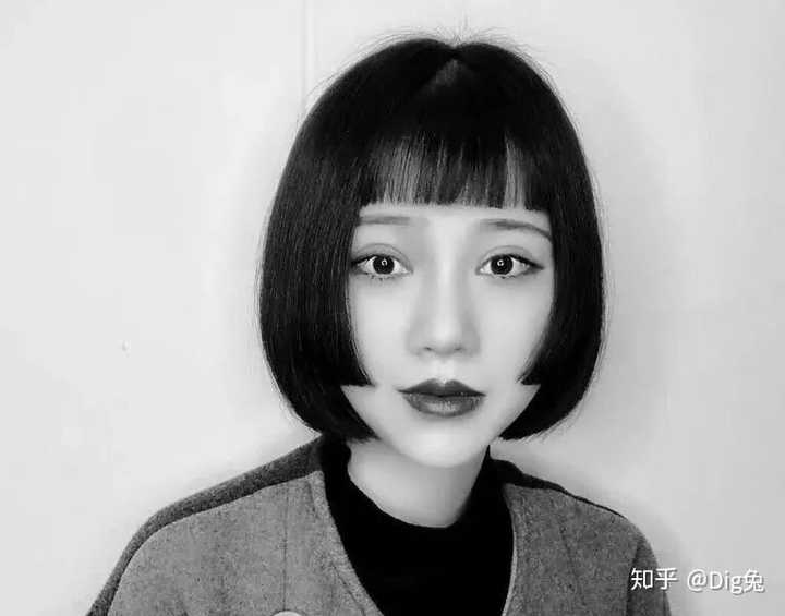 两耳边的头发短,后面长的日本发型叫什么名字呢?