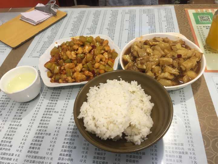 西安培华学院食堂图片