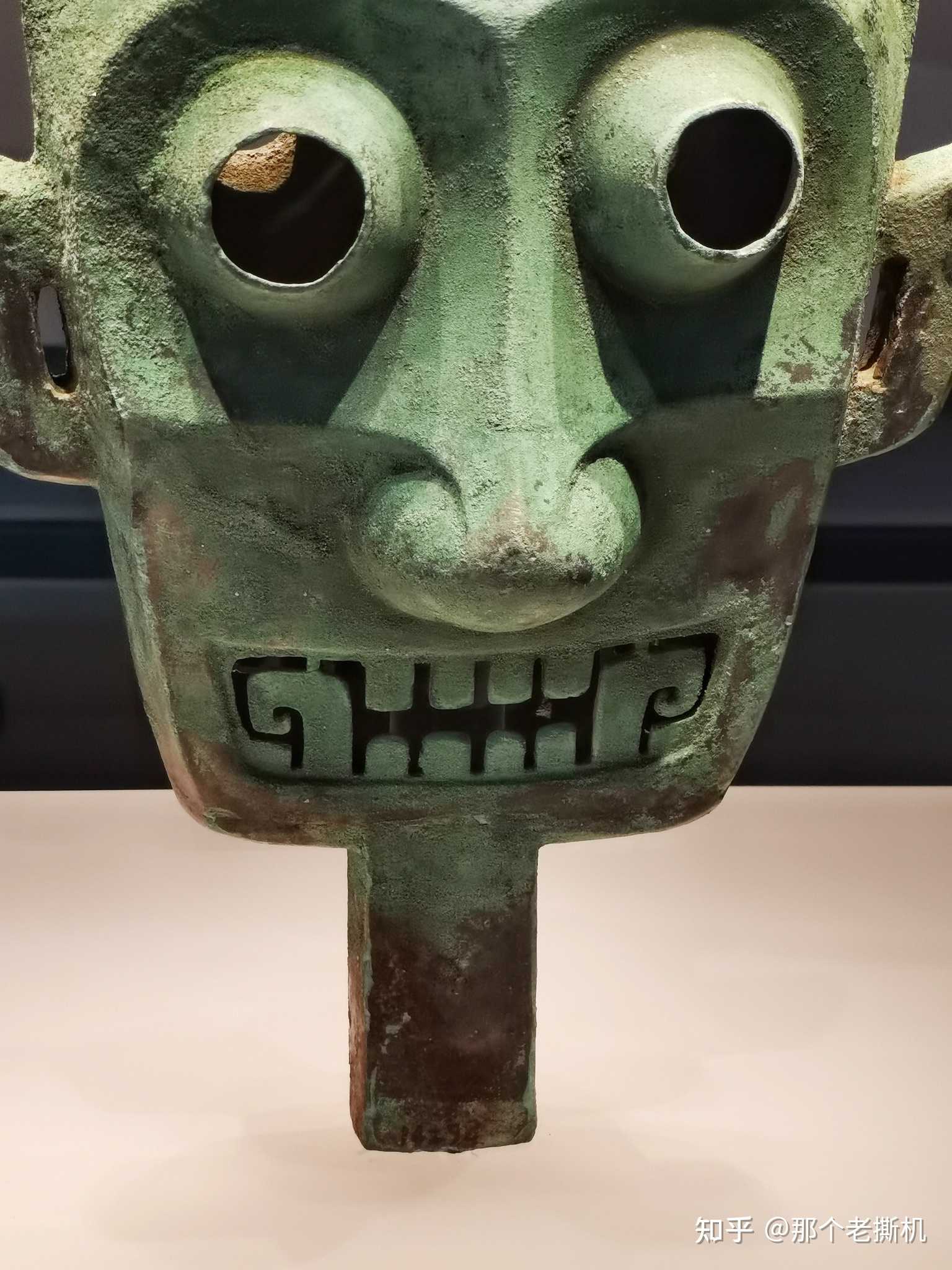 双面神人青铜头像商代江西省博物馆我对文物的反应不