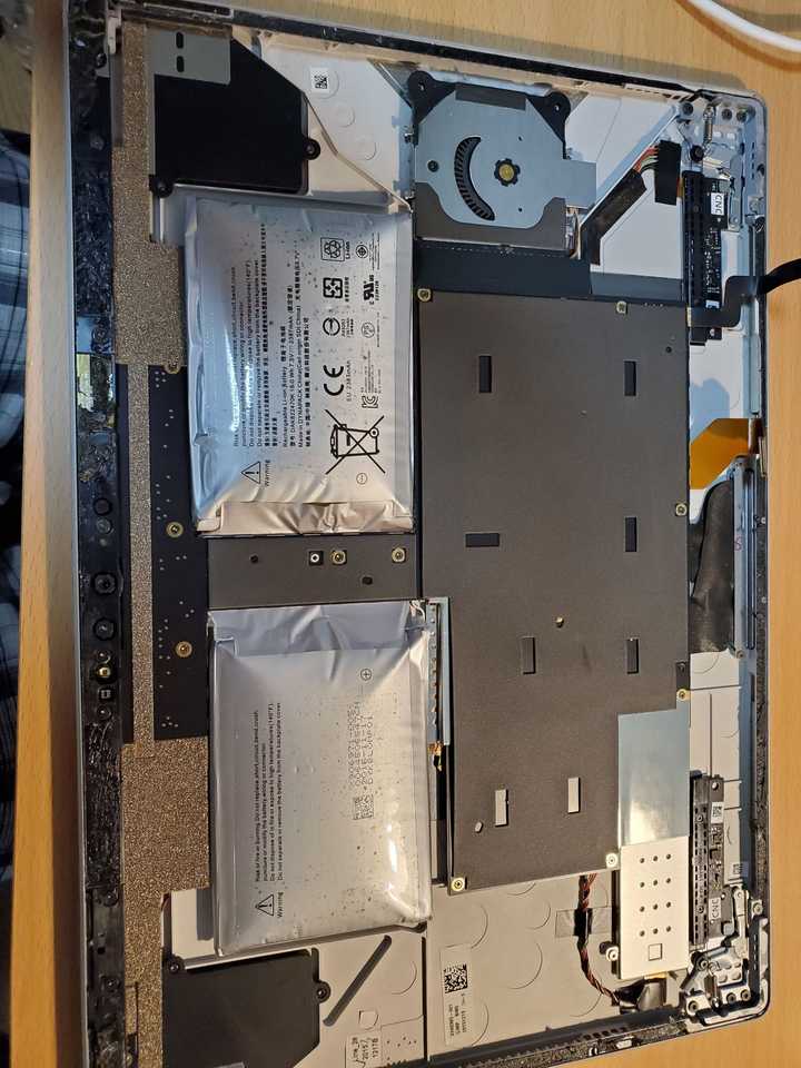 你的surface 有遇到电池鼓包的情况吗? ?