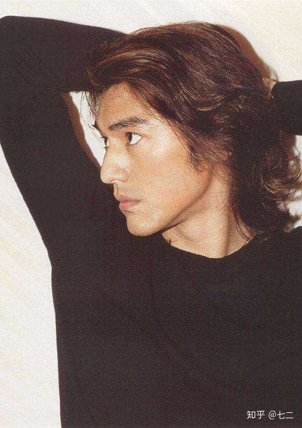 金城武的五官不可复制,每次新闻说某某像金城武我就呵呵了 ……这哪里