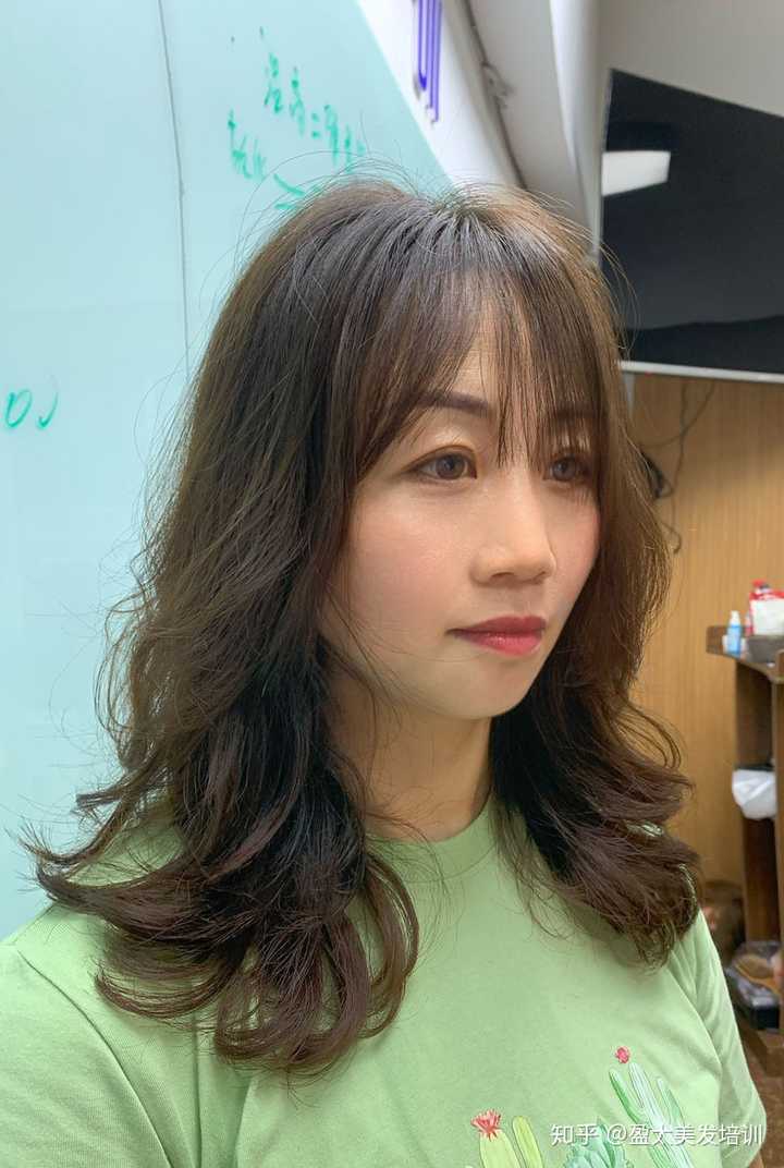 学习美发是去店里学比较好还是学校比较好呢 知乎 学习美发是去店里学比较好还是学校比较好呢 知乎